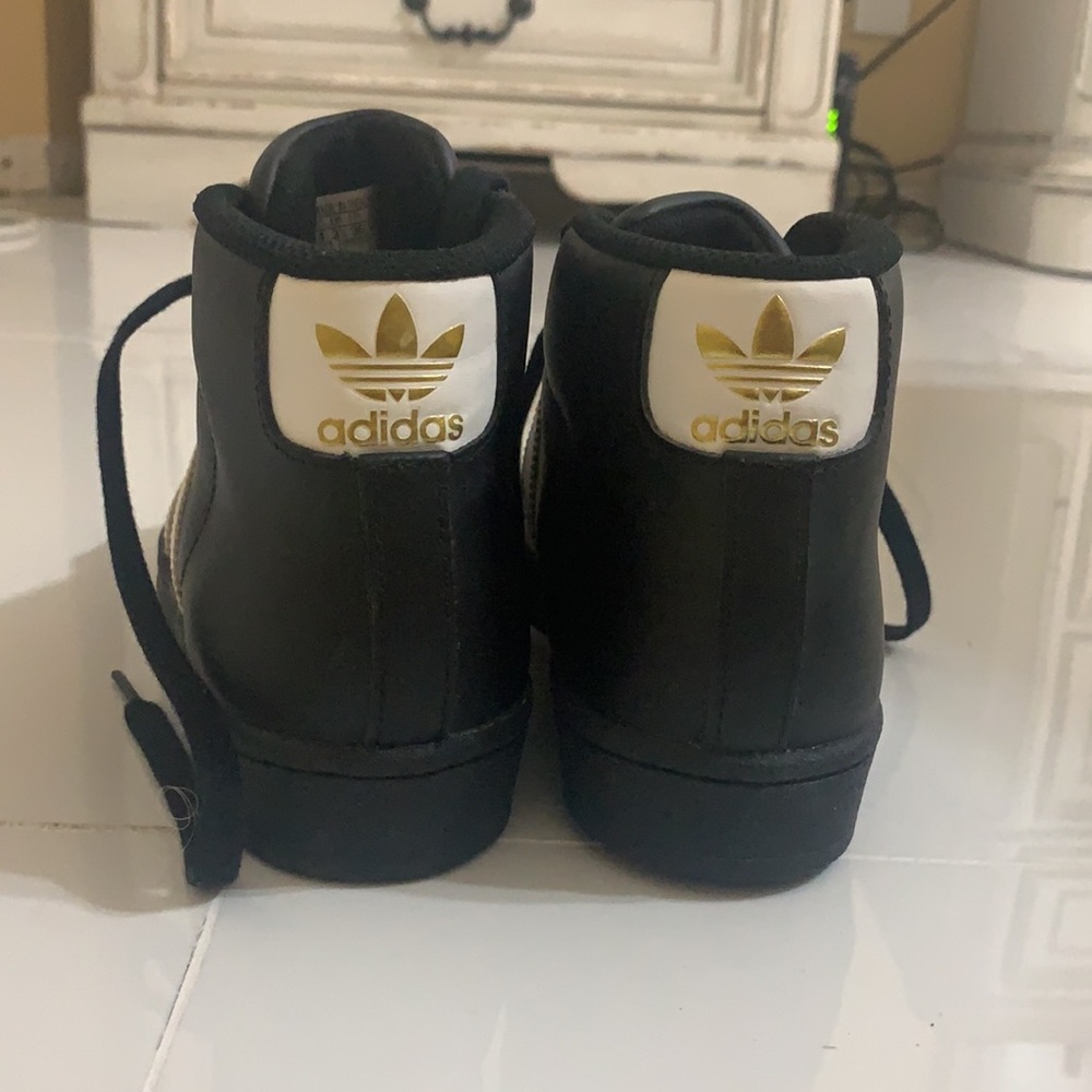 Brand New boys size 4 Adidas Sneakers, high top - Picture 3 of 4